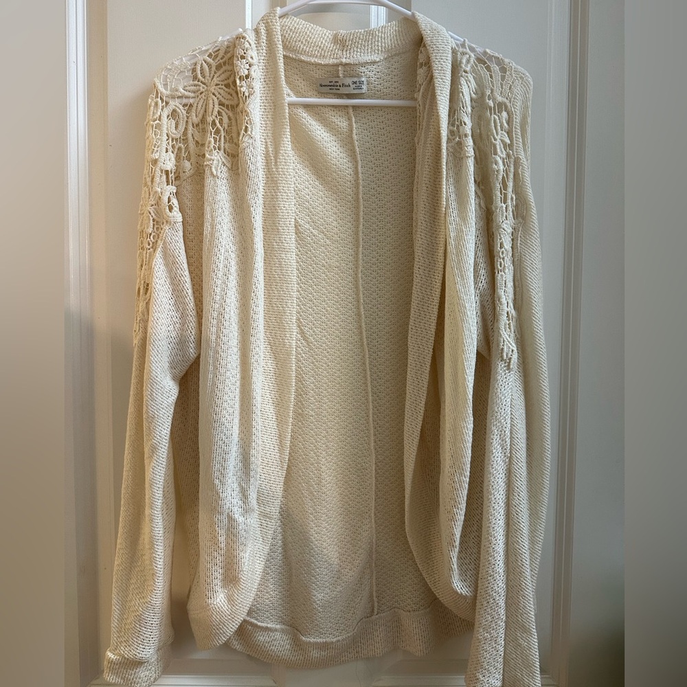 Abercrombie & Fitch beige knit cardigan